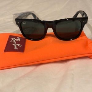 NWOT Baby Wayfarer Ray-Bans